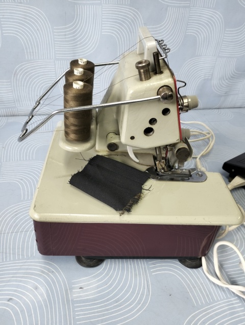 Maszyna do szycia Overlock