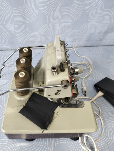Maszyna do szycia Overlock