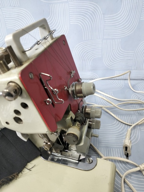 Maszyna do szycia Overlock
