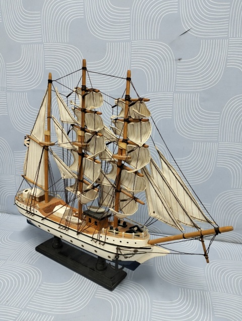 Model duży żaglowiec
