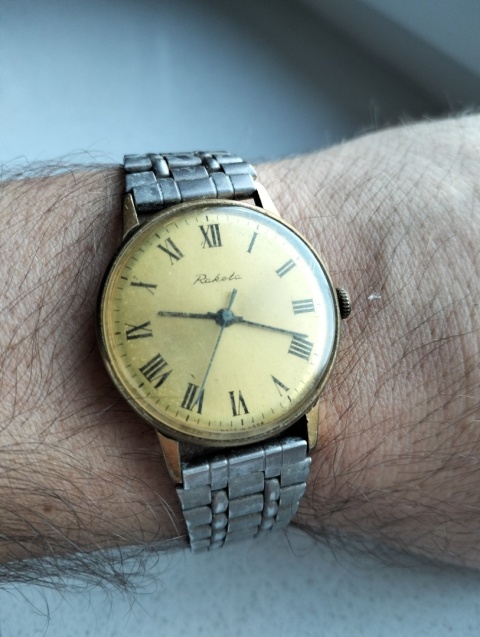 Stary zegarek nakręcany Raketa