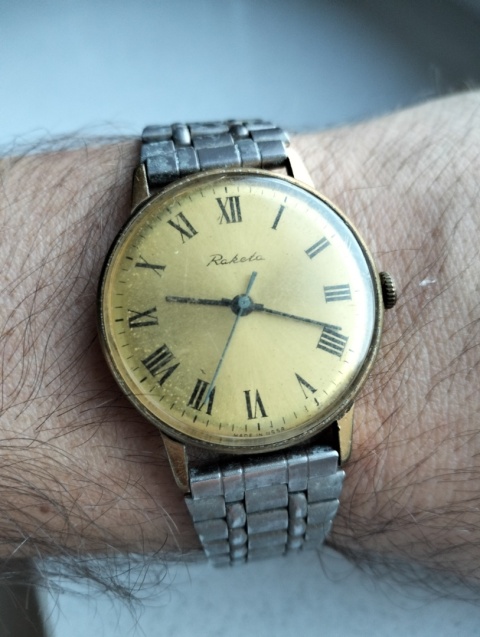 Stary zegarek nakręcany Raketa