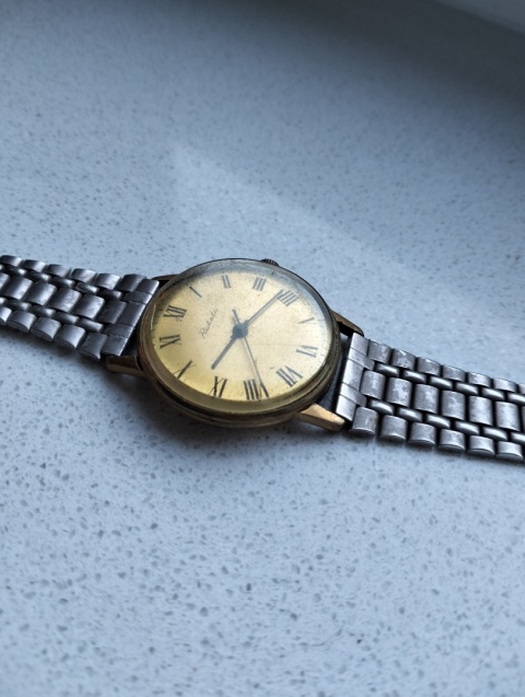 Stary zegarek nakręcany Raketa