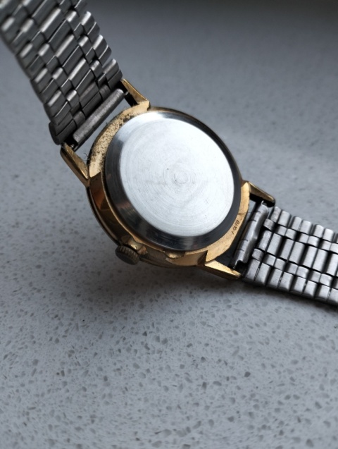 Stary zegarek nakręcany Raketa