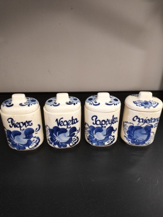 Pojemniki ceramiczne na przyprawy fajans