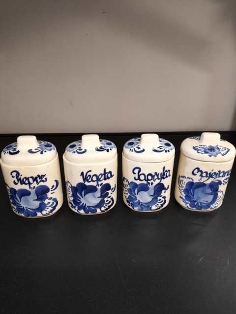 Pojemniki ceramiczne na przyprawy fajans