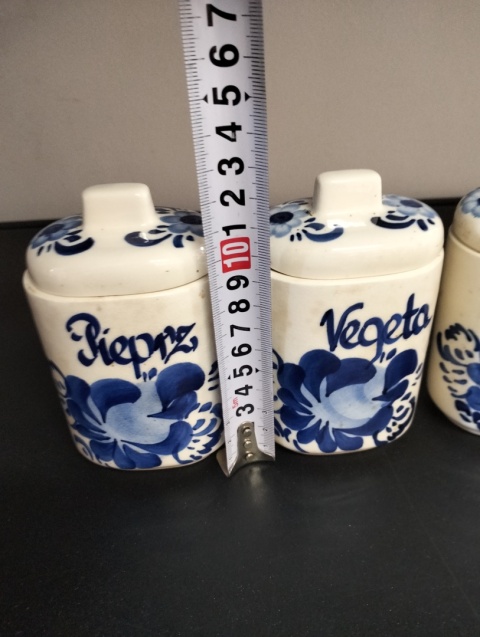 Pojemniki ceramiczne na przyprawy fajans