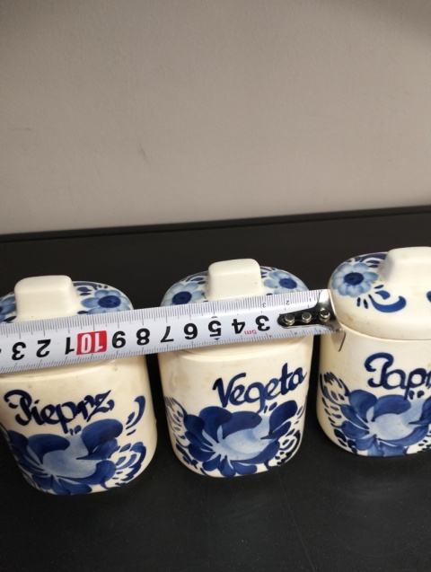 Pojemniki ceramiczne na przyprawy fajans