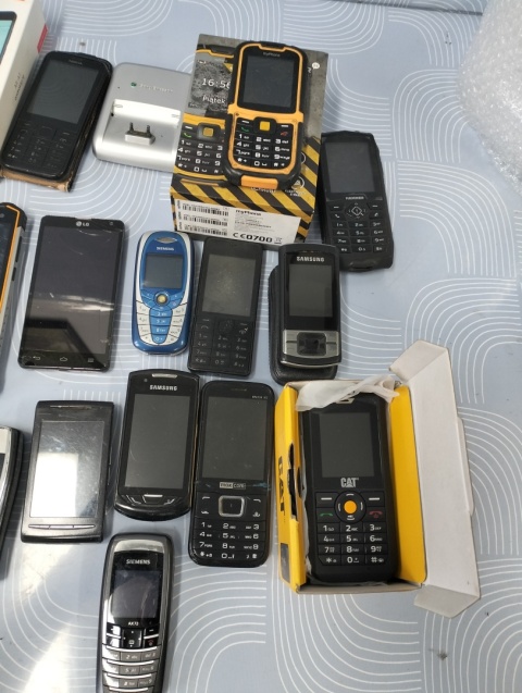 Stare telefony komórkowe ok.39 sztuk plus gratis