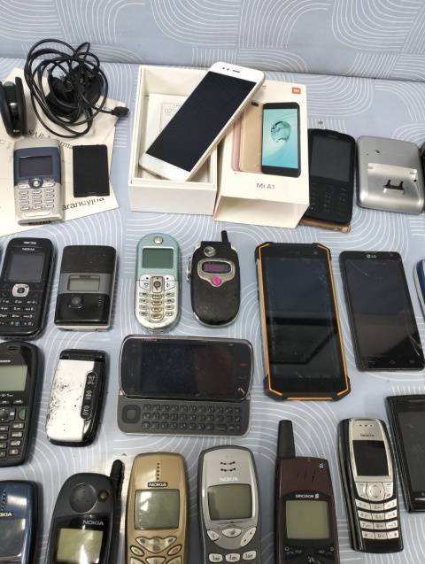 Stare telefony komórkowe ok.39 sztuk plus gratis