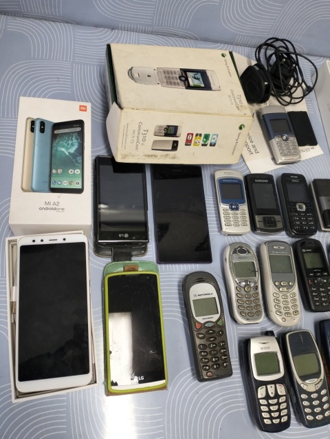 Stare telefony komórkowe ok.39 sztuk plus gratis