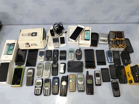 Stare telefony komórkowe ok.39 sztuk plus gratis