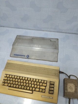 Stary komputer Commodore 64