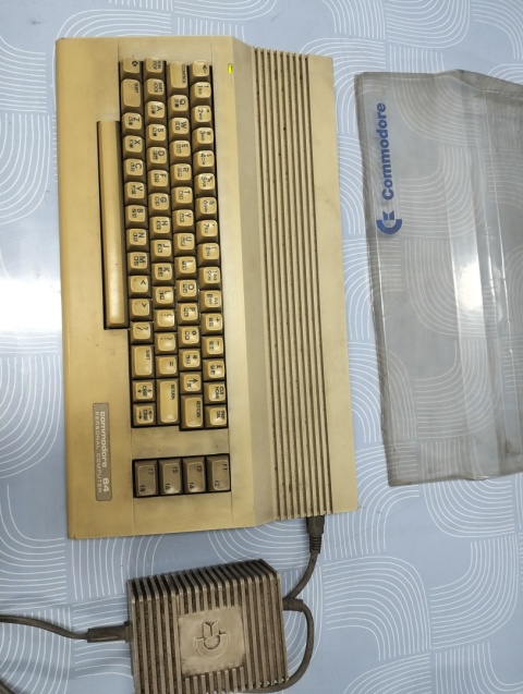 Stary komputer Commodore 64