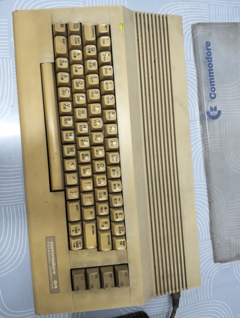 Stary komputer Commodore 64