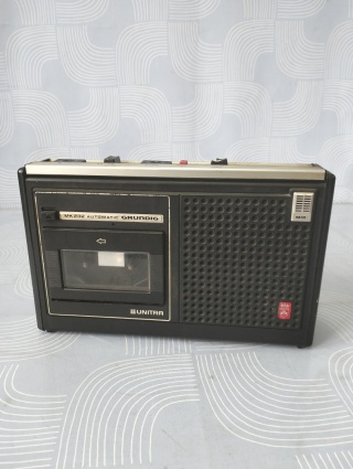 Stary magnetofon Unitra