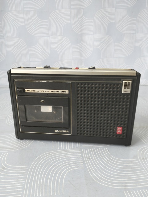 Stary magnetofon Unitra