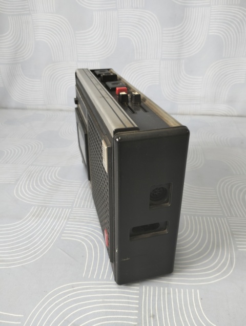 Stary magnetofon Unitra