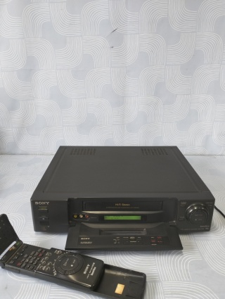 Stary magnetowid Sony SLV-E80