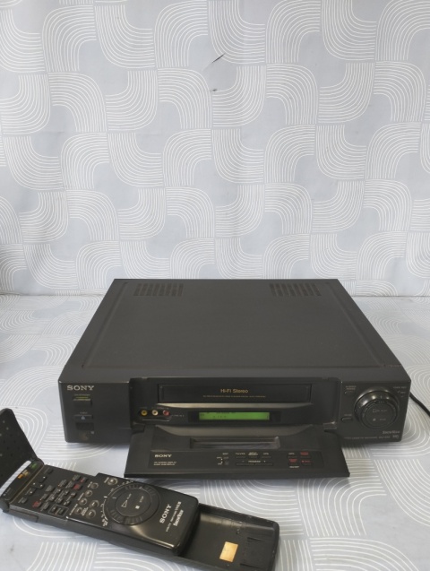 Stary magnetowid Sony SLV-E80