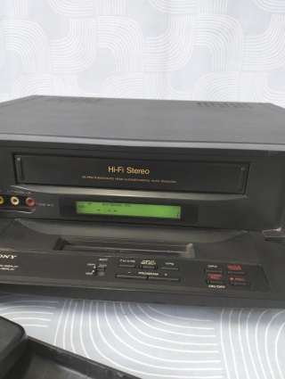Stary magnetowid Sony SLV-E80
