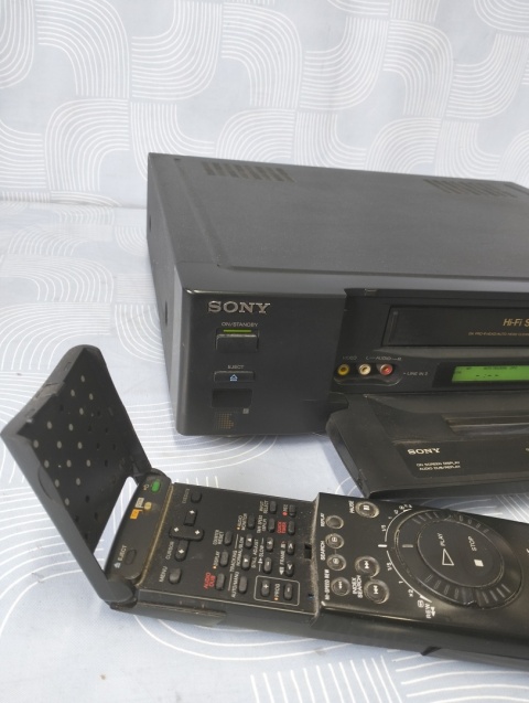 Stary magnetowid Sony SLV-E80