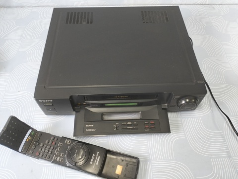 Stary magnetowid Sony SLV-E80