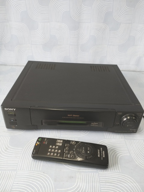 Stary magnetowid Sony SLV-E80