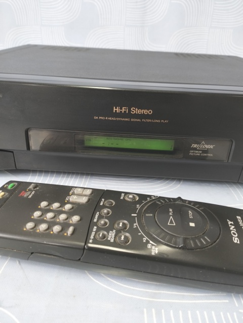 Stary magnetowid Sony SLV-E80