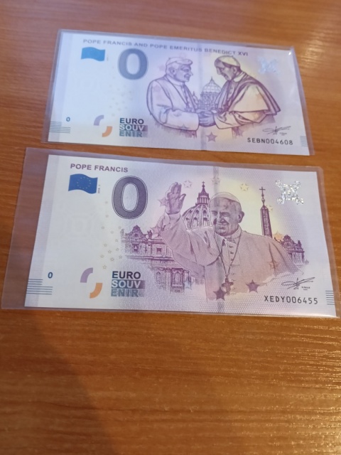 Banknoty 0 euro Benedykt i XVI Franciszek oraz Franciszek