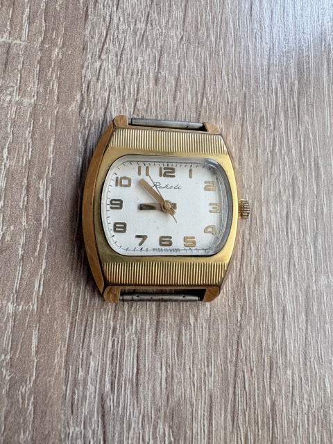 Stary zegarek nakręcany Raketa