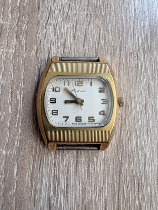 Stary zegarek nakręcany Raketa