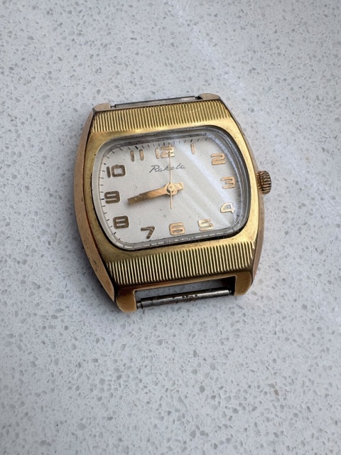 Stary zegarek nakręcany Raketa