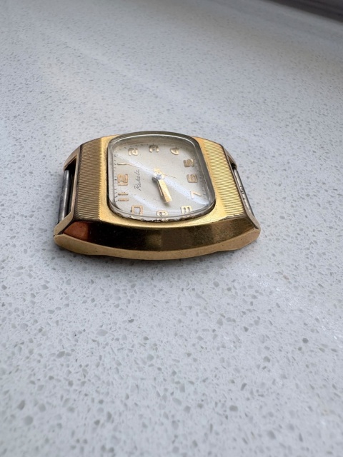 Stary zegarek nakręcany Raketa