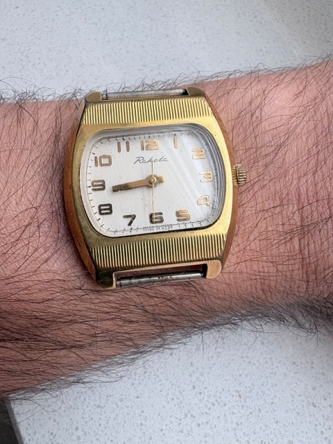 Stary zegarek nakręcany Raketa