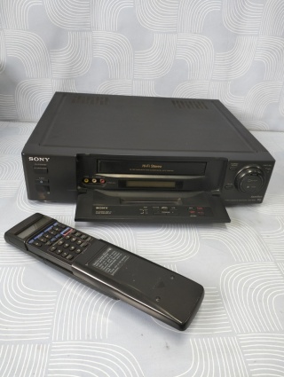 Video Sony SLV-E80VP. Pilot w zestawie