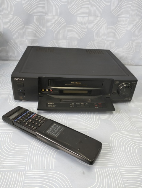 Video Sony SLV-E80VP. Pilot w zestawie