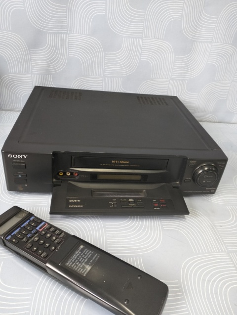 Video Sony SLV-E80VP. Pilot w zestawie