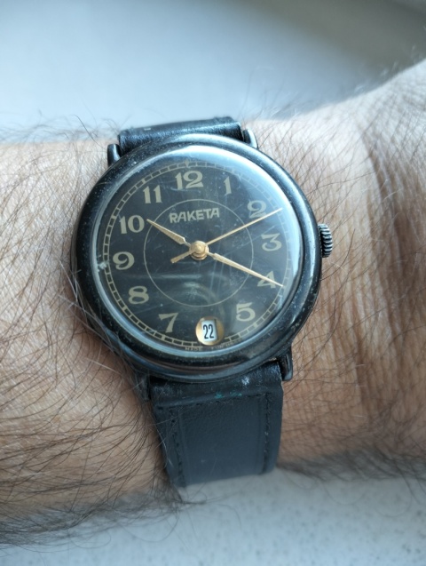 Stary zegarek nakręcany Raketa