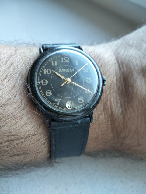 Stary zegarek nakręcany Raketa