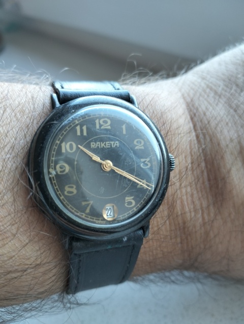 Stary zegarek nakręcany Raketa