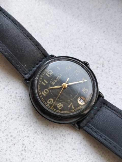 Stary zegarek nakręcany Raketa