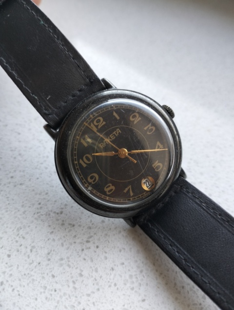Stary zegarek nakręcany Raketa