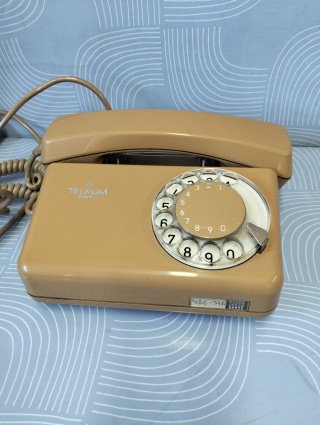 Telefon stacjonarny Tulipan PRL