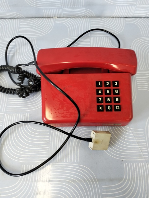 Czerwony telefon Tulipan RWT Telkom