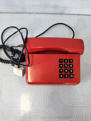Czerwony telefon Tulipan RWT Telkom