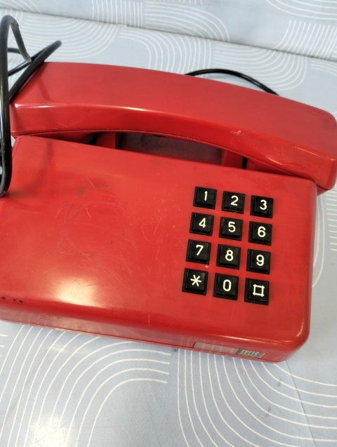 Czerwony telefon Tulipan RWT Telkom