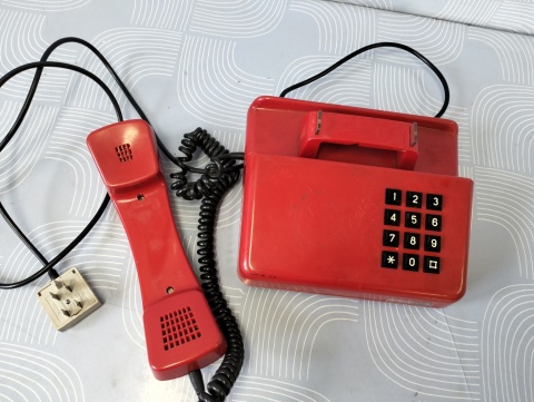 Czerwony telefon Tulipan RWT Telkom