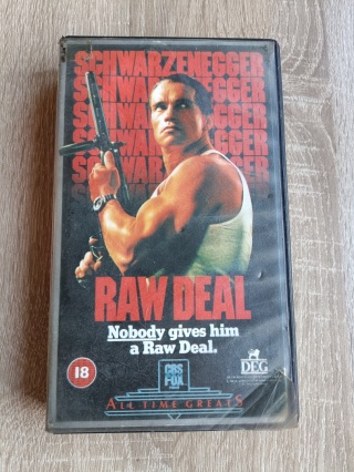 Kaseta VHS Raw Deal