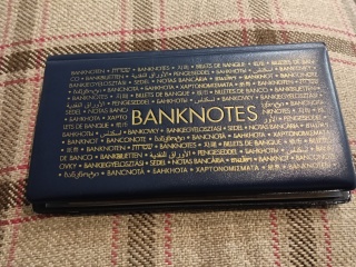 Klaser z banknotami 20 sztuk